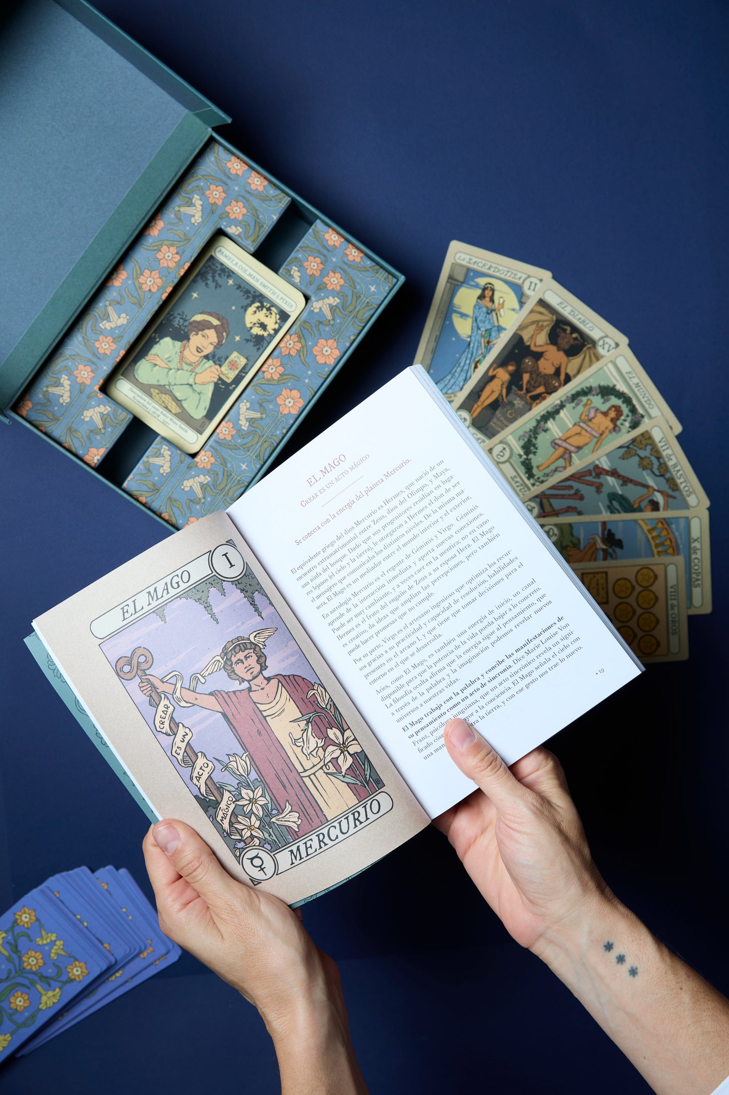 Astrotarot: edición especial (libro + baraja)