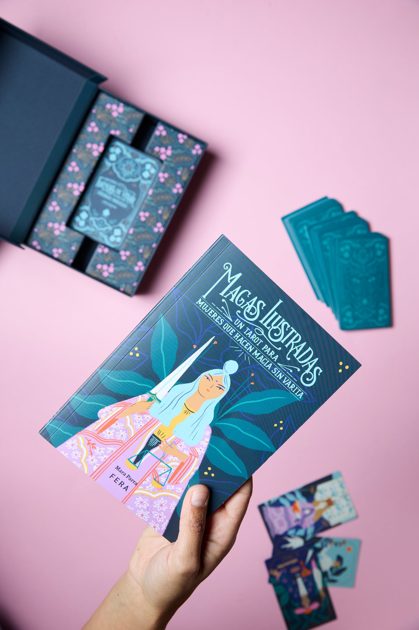 Magas ilustradas: edición especial (libro + baraja)